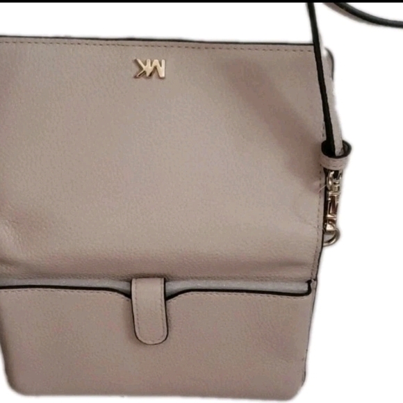 Michael Kors Crossbody Purse Blush Pink Pebbled Leather Gold MK Logo Rare Posh - Picture 3 of 10